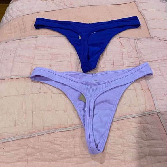 VS Pink thong Panties - Picture 3 of 5